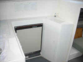 fridge- sink.jpg (18406 bytes)
